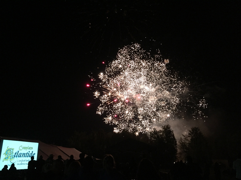 https://www.parc-aquatique.com/wp-content/uploads/2017/01/feu-artifice-camping-familial-complexe-atlantide.jpg